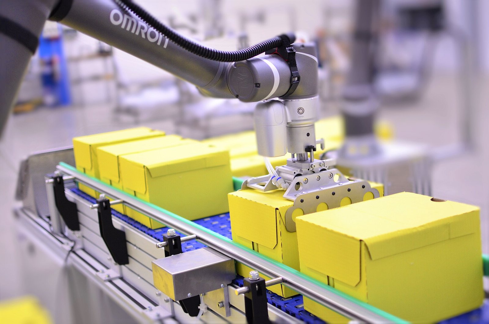 Industrial robotic arm